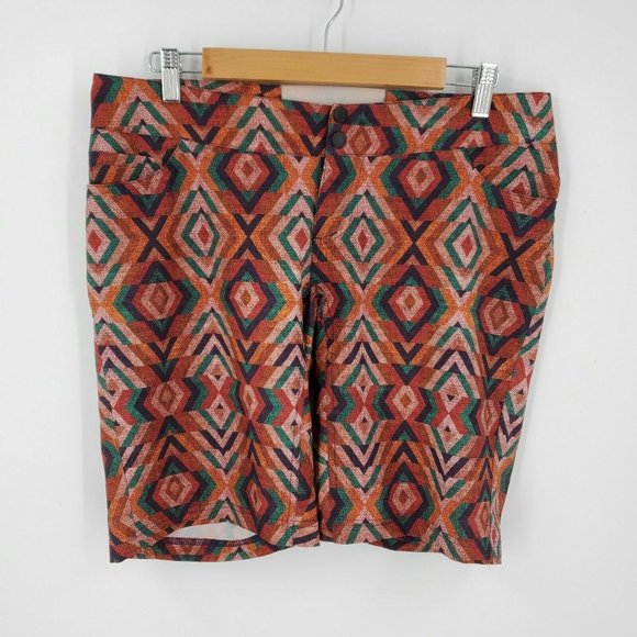 shebeest Pants - Shebeest Women's Skinny Americano Geometric Pattern 9.5" Bike Shorts Size Large
